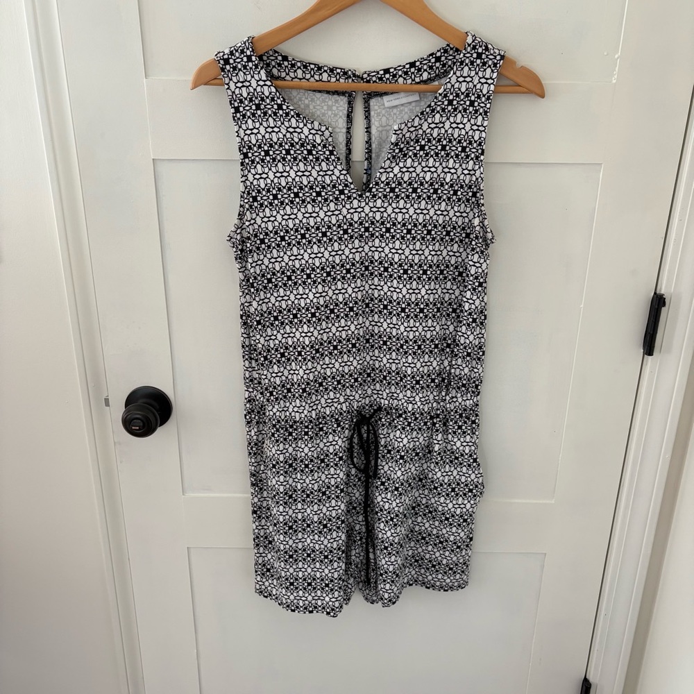 New York & Company Black white Cotton Sleeveless Romper. Size Medium. - Picture 2 of 12